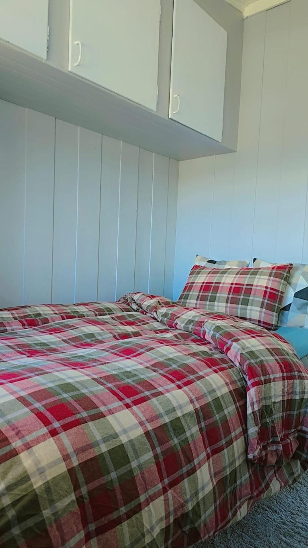Room In Handsome Haven House Gjovik Bagian luar foto