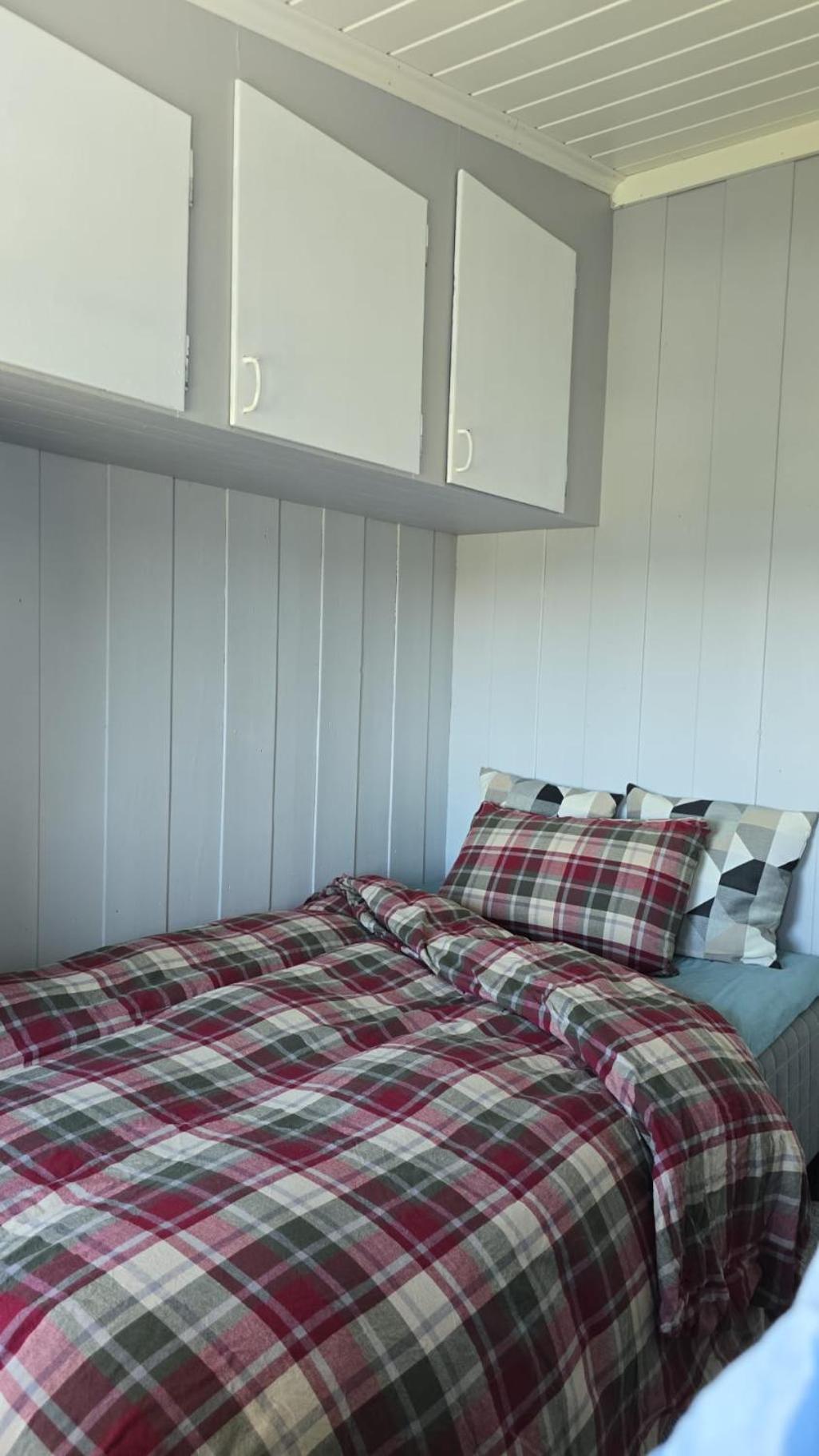 Room In Handsome Haven House Gjovik Bagian luar foto